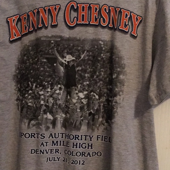 Bundle of 2 Kenny Chesney Concert T-shirts - Picture 3 of 6